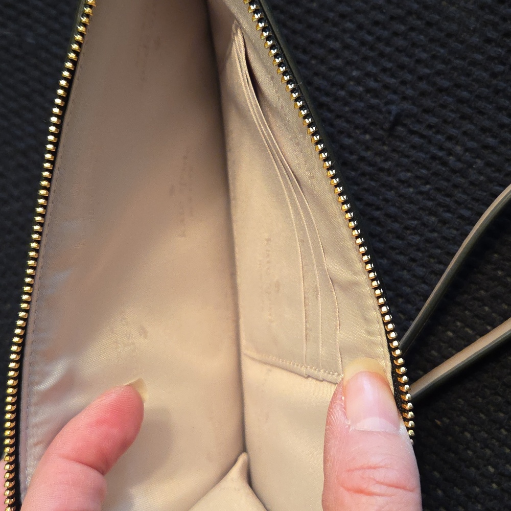 Kate Spade NWT Cream & Tan Wristlet w/Black Logo - Picture 7 of 8